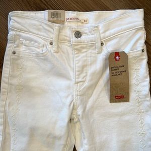 💢SOLD💢Levi’s 311 shaping skinny jeans